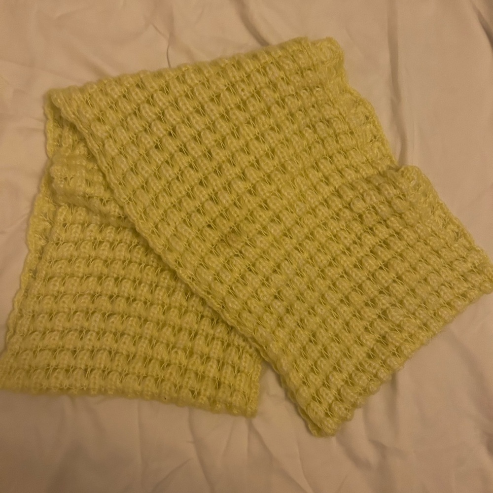 Yellow knit scarf